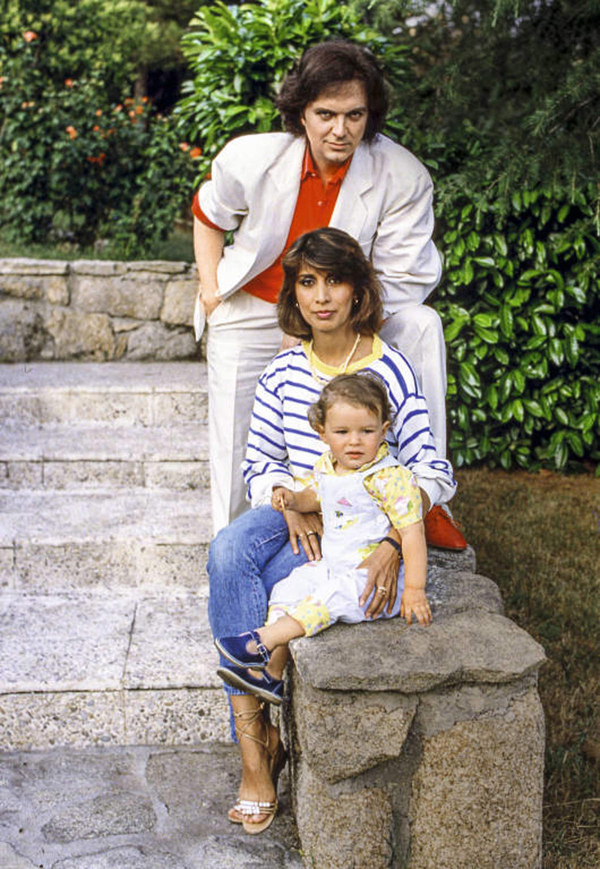 Camilo Sesto y Lourdes Ornelas con su hijo