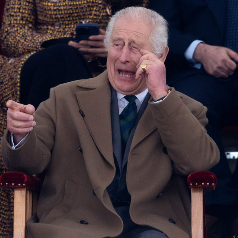 El rey Carlos III, distendido, relajado y entre risas al retomar una de sus grandes aficiones tras su convalecencia