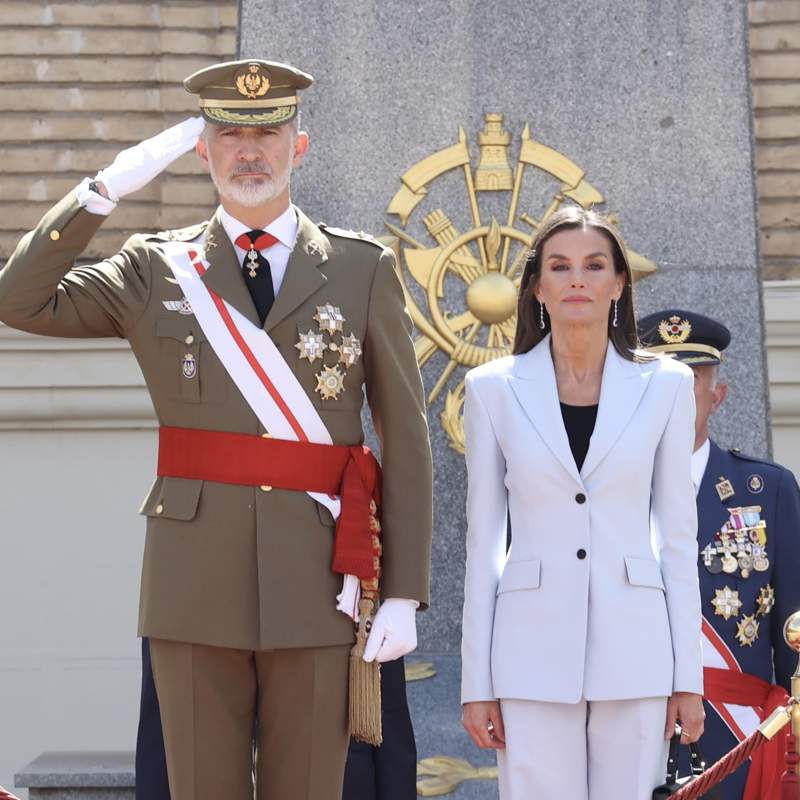 La prensa británica califica a la reina Letizia con una palabra tras el reencuentro con su hija Leonor en Zaragoza