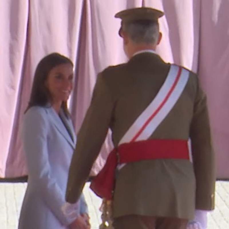 La gran admiración de la reina Letizia por su marido, el rey Felipe VI, al verle jurar la bandera