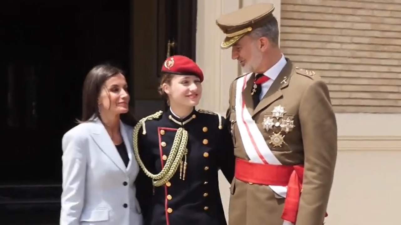 Felipe y Letizia, muy cómplices con su hija Leonor en su encuentro en Zaragoza
