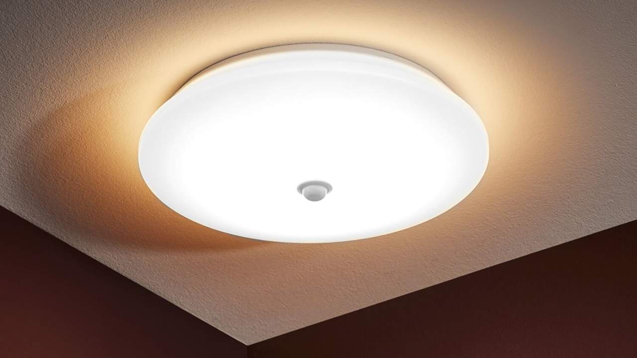 La lámpara LED para estancias pequeñas: de bajo consumo, con sensor de movimiento y rebajada al 50%