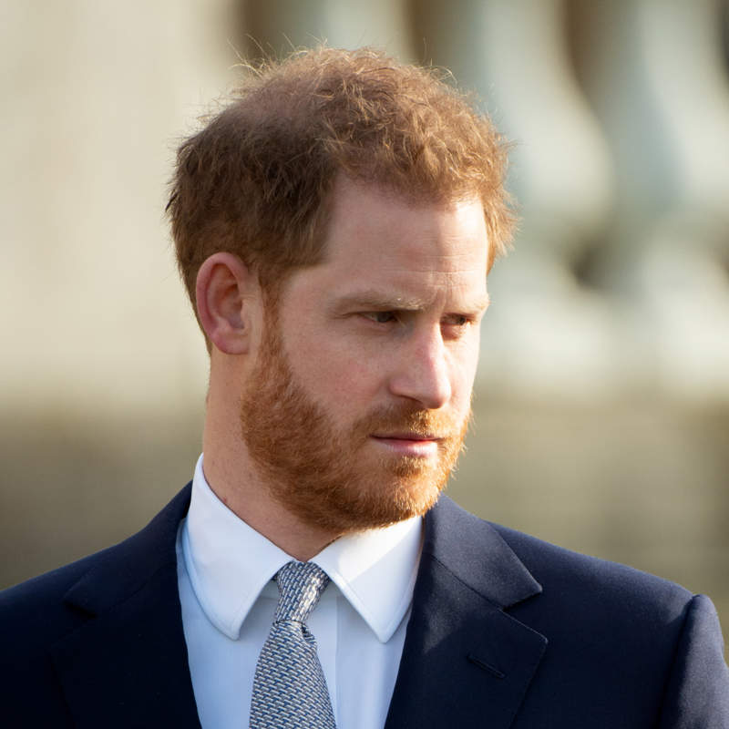 El príncipe Harry, abatido a su llegada a Londres, lanza un comunicado tras la última decisión de su padre