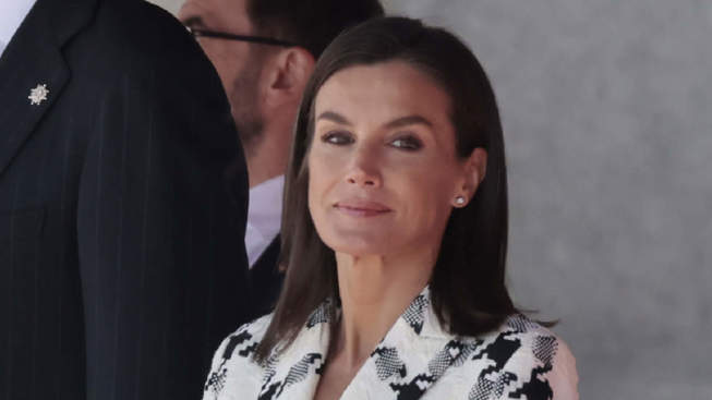 La Reina Letizia Enseña Cuáles Son Las Zapatillas Más Cómodas Sin