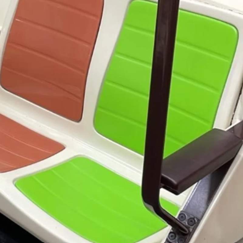 El misterioso asiento verde que ha sorprendido a los viajeros del Metro de Madrid esta semana 