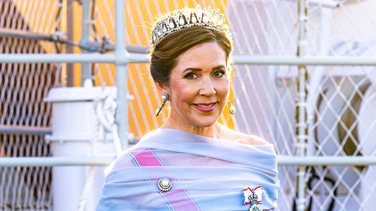 El golpe de efecto de Mary Donaldson en Oslo con tul y una tiara exclusiva para reinas para celebrar su aniversario de boda