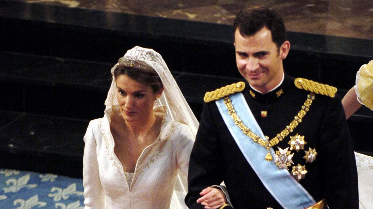 Las 6 polémicas y contratiempos más sonados de la gran boda de Felipe y Letizia