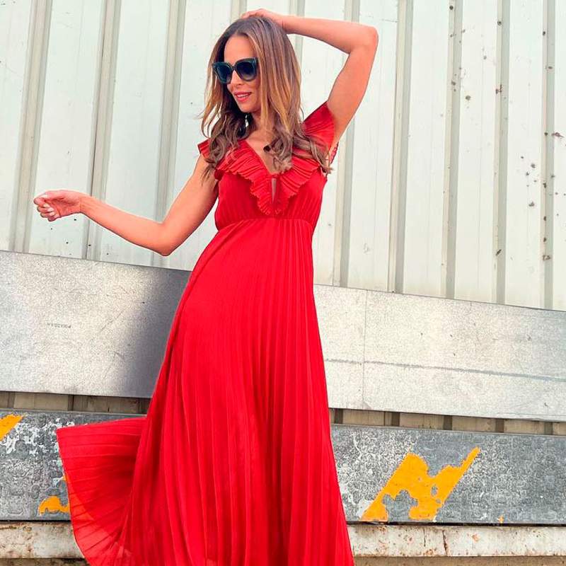 Estos son los 5 vestidos rojos más bonitos de la colección de Zara: hacen tipazo, son baratos y quedan genial con sandalias