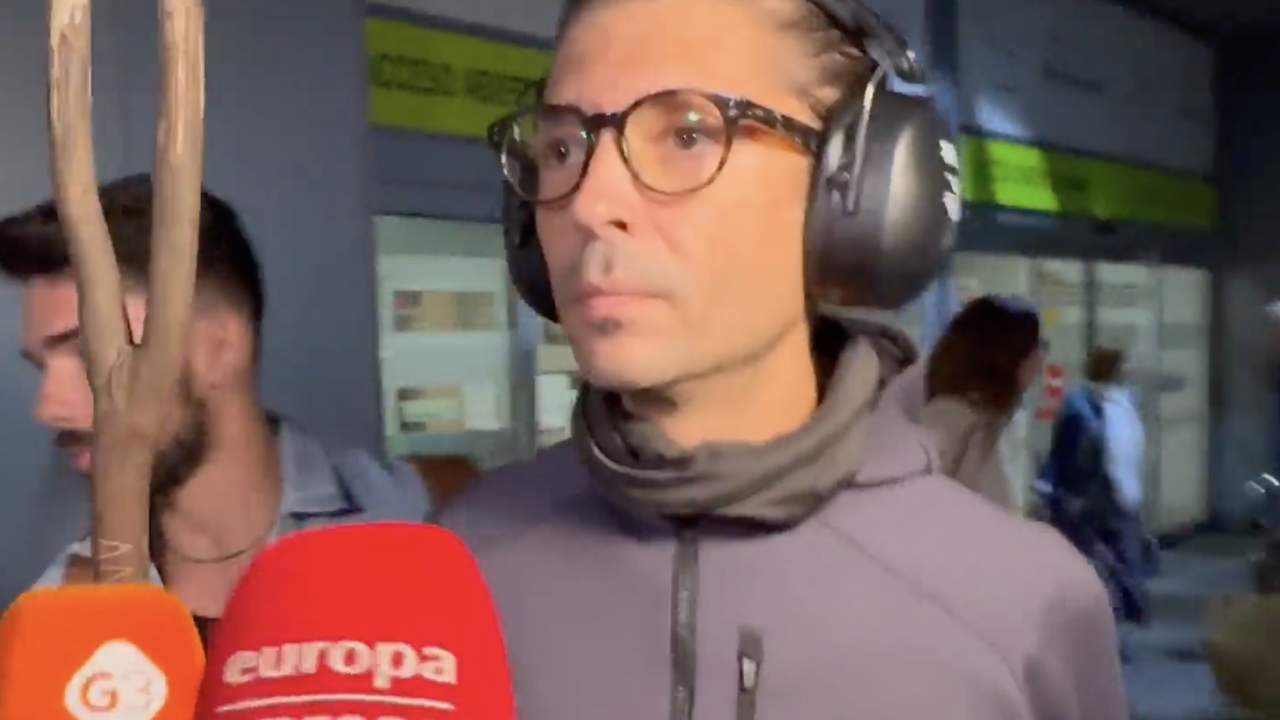 Un desafiante Ángel Cristo Jr. llega a Madrid vacilando a la prensa tras ser expulsado de 'Supervivientes 2024'