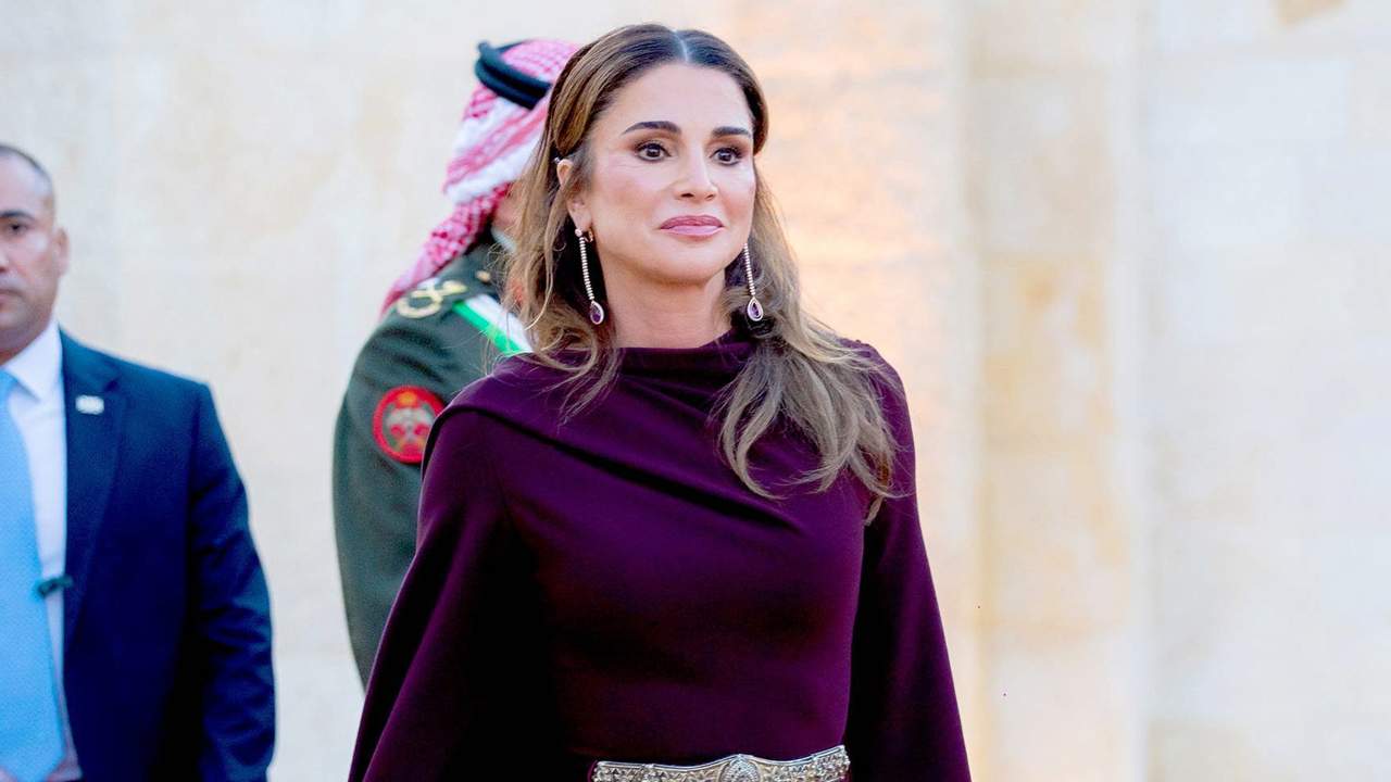 Rania de Jordania, arrebatadora con el vestido que conquistará a las invitadas +50