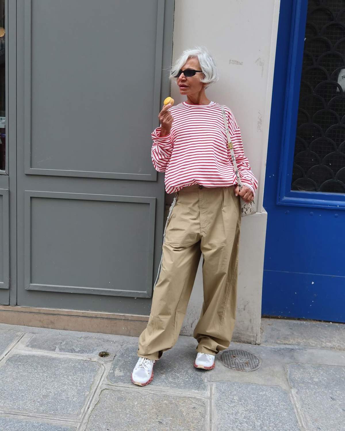 como combinar zapatillas deportivas mujer