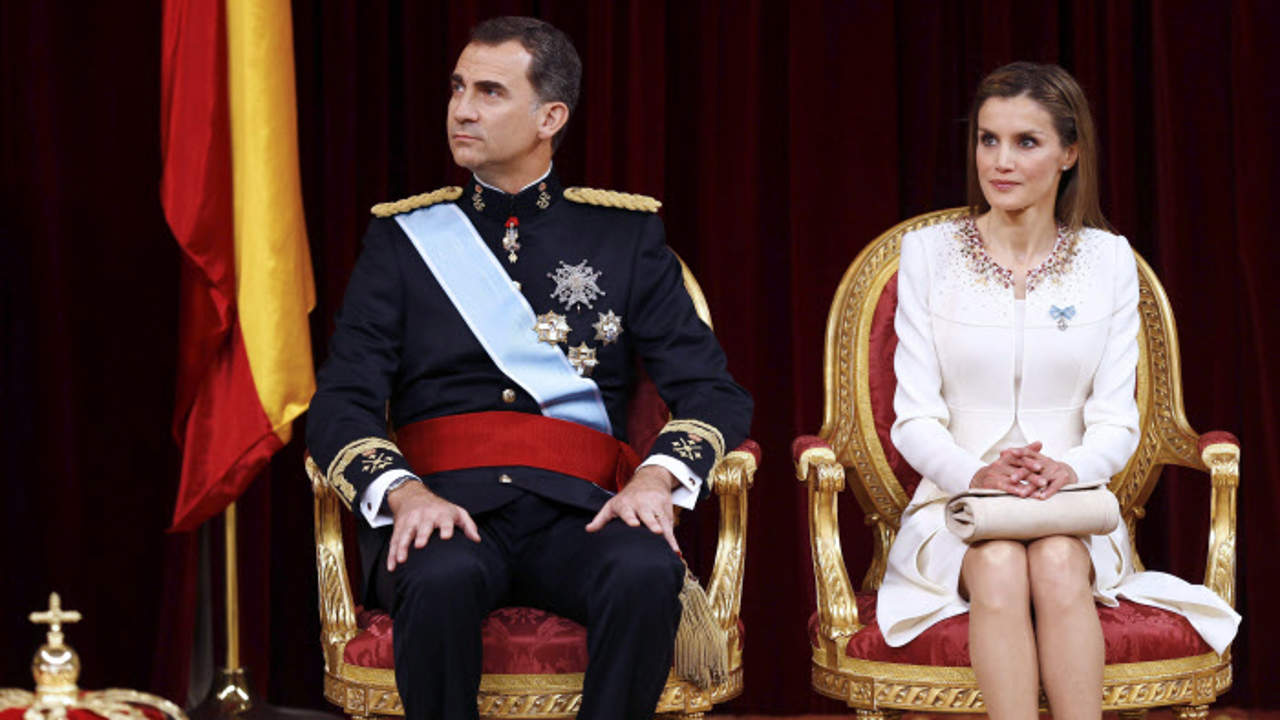 El informe secreto que propició el ascenso al trono de Felipe y Letizia y que no gustó al rey Juan Carlos