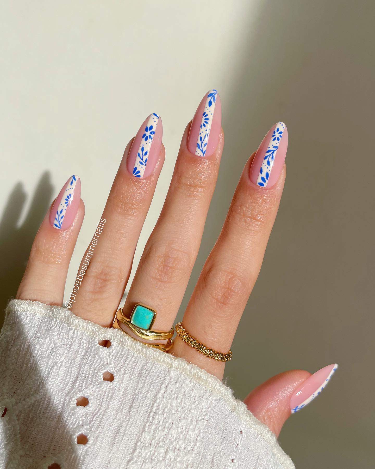 Uñas con cenefa floral