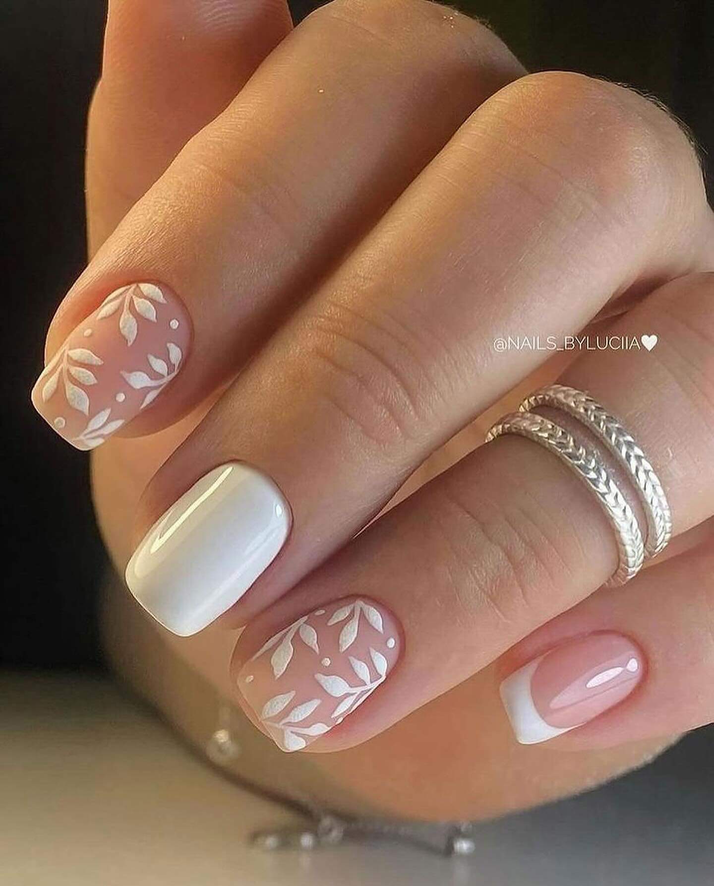 Manicura minimalista 