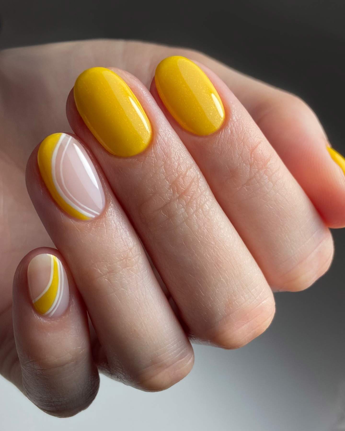 Manicura vitamina con formas geométircas