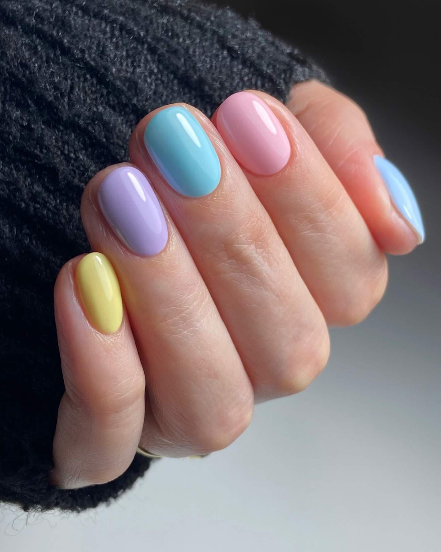 Uñas de colores pastel