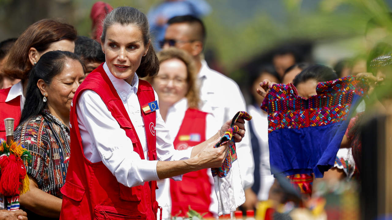 El poderoso mensaje que la reina Letizia ha dado con el uniforme de su viaje a Guatemala
