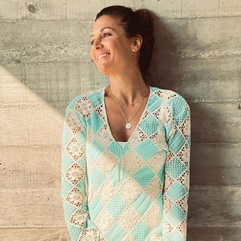 10 vestidos de crochet que favorecen mucho y podemos llevar más allá de la playa con cuñas