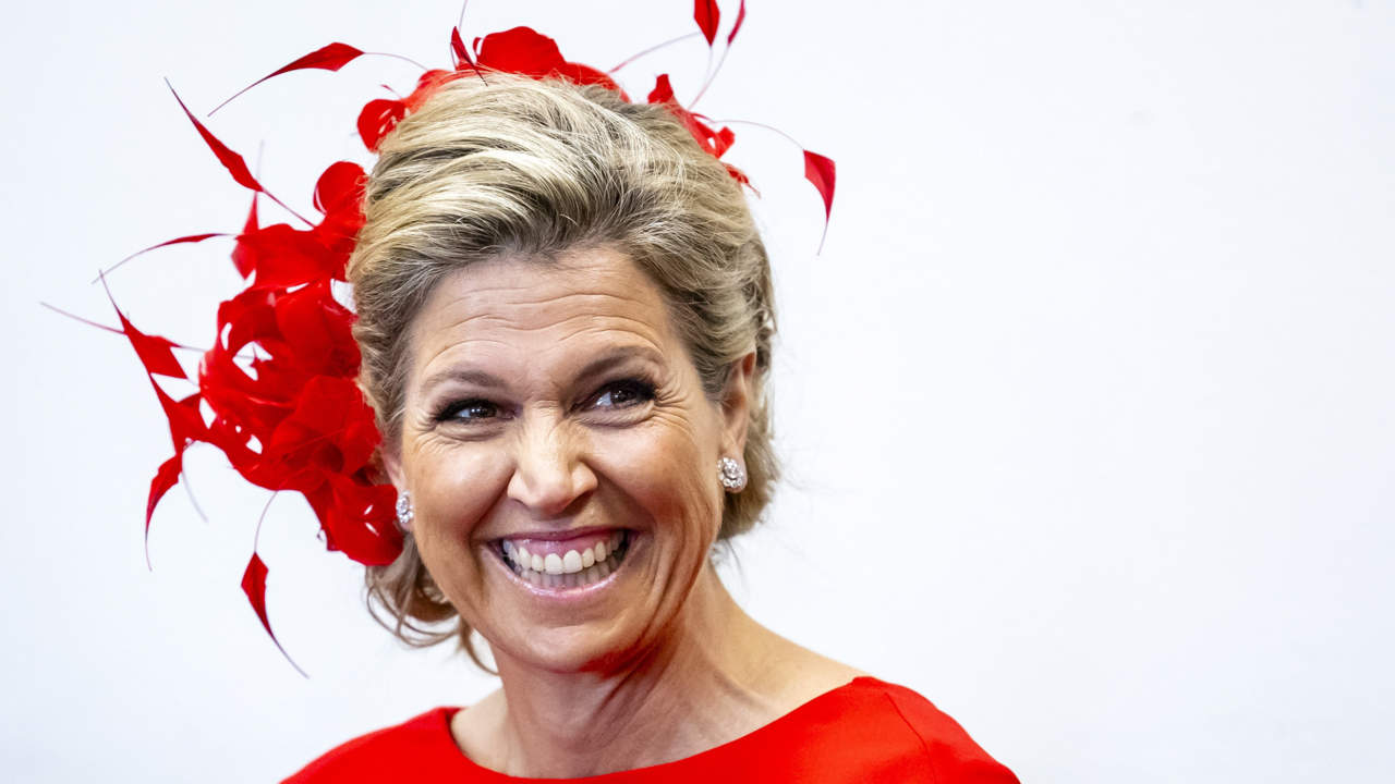 Máxima de Holanda ideal con el vestido rojo que conquistará a las invitadas y madrinas de 50 más elegantes