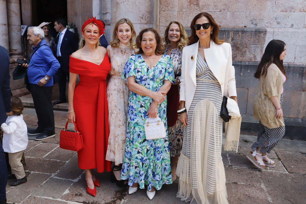 Ana Obregón, Celia Vega-Penichet y sus hermanas