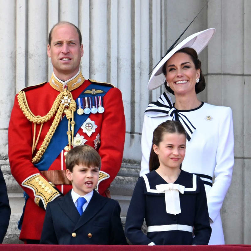 El príncipe Guillermo y Kate Middleton, al fin juntos: todos los gestos de complicidad en su posado más esperado