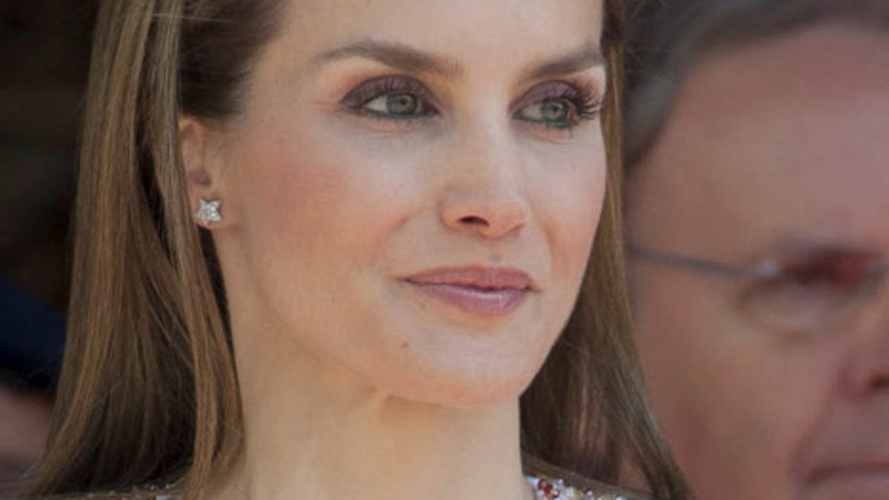 El icónico e impecable look con el que Letizia enamoró en su estreno como Reina en la proclamación del rey Felipe