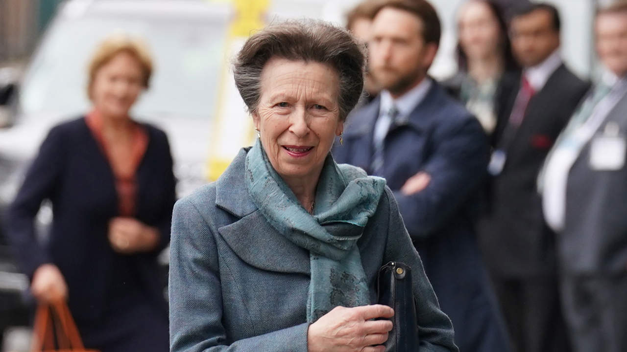Nuevo drama azota a la Casa Real británica: la princesa Ana, hospitalizada de urgencia por una conmoción cerebral 
