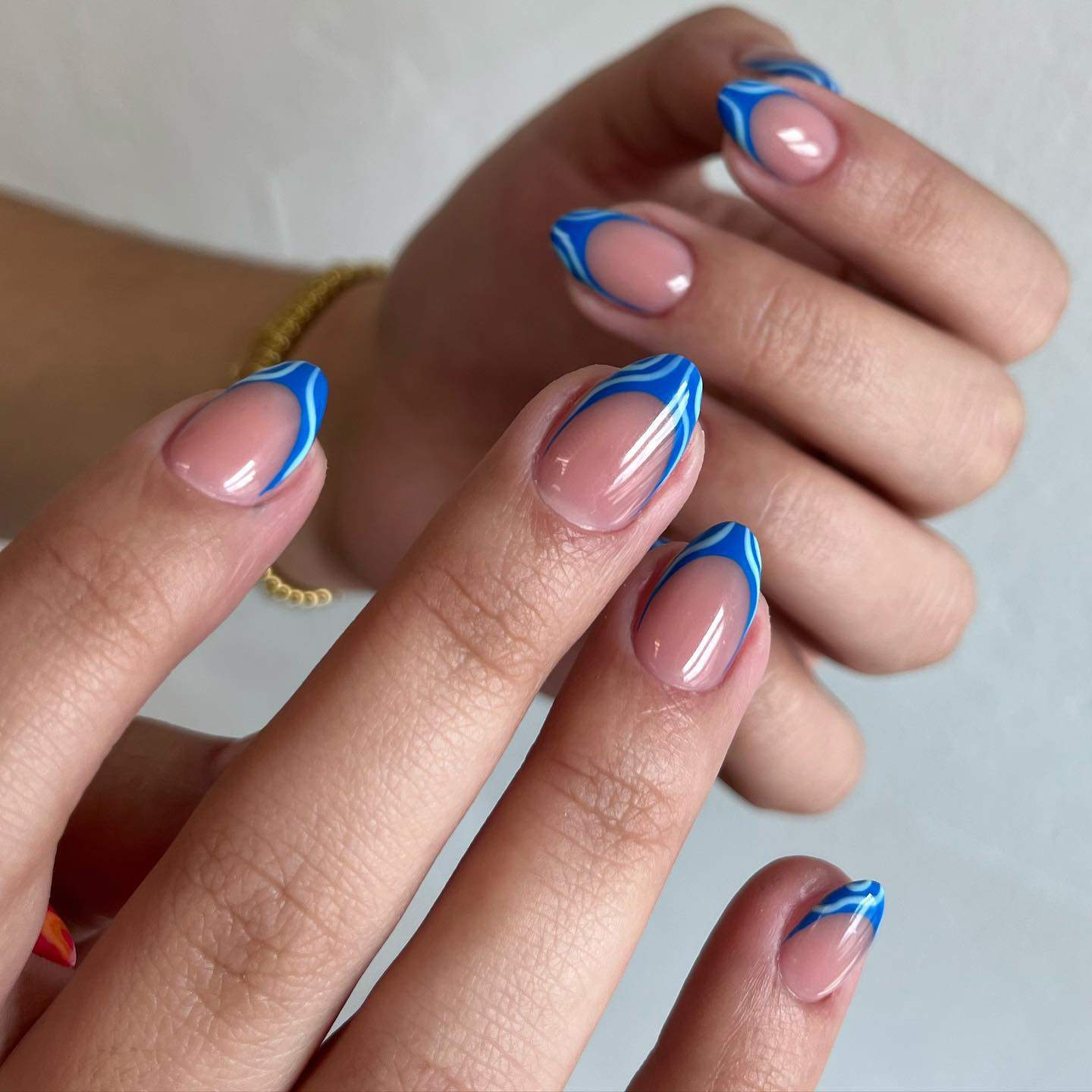 Uñas azules francesa estampadas