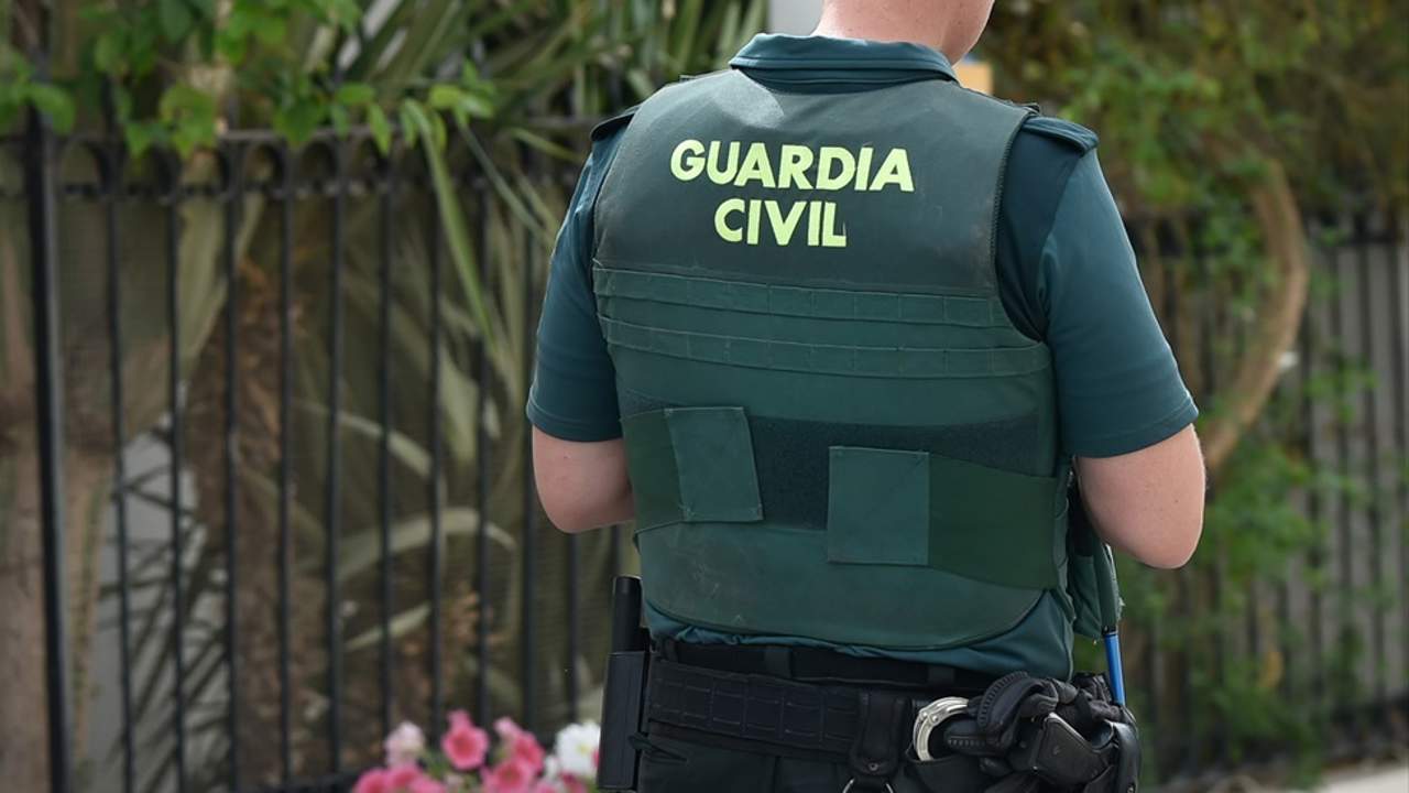 Hallan muerto a un turista irlandés en plena calle en Magaluf (Mallorca) por causas desconocidas