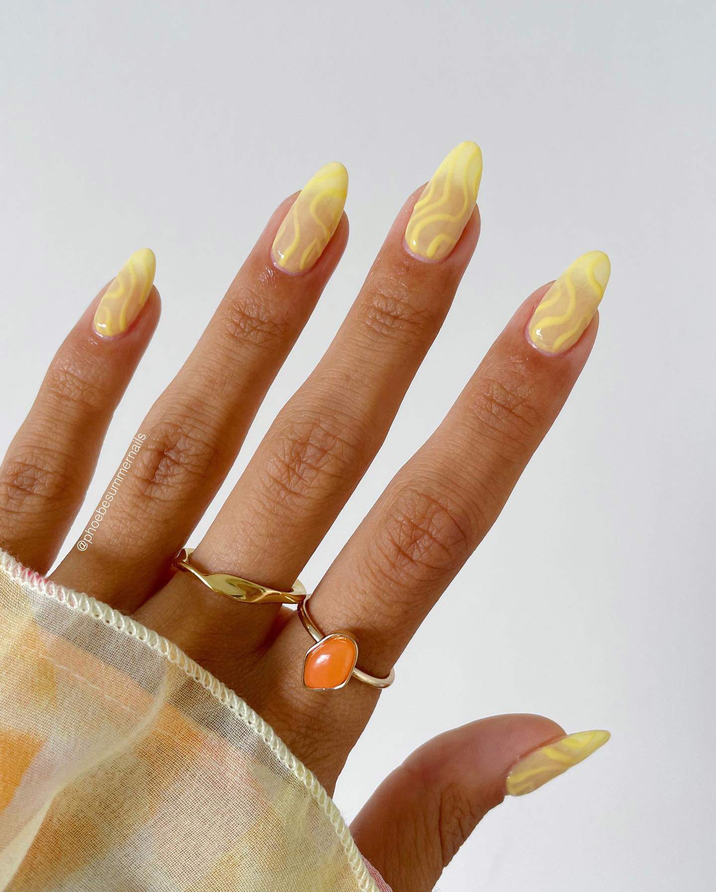 Amarillo pastel o vainilla nails