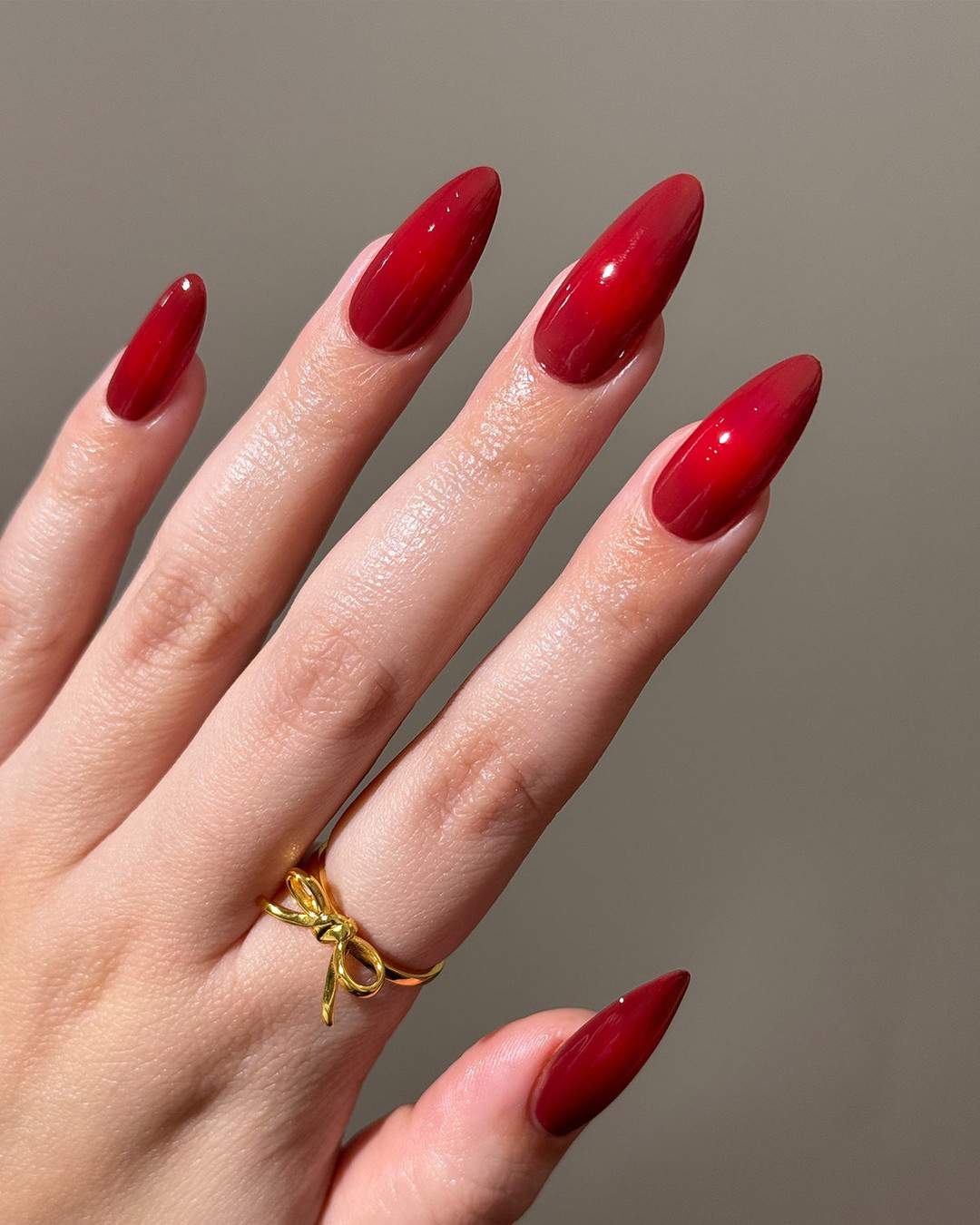 Uñas rojas efecto aura