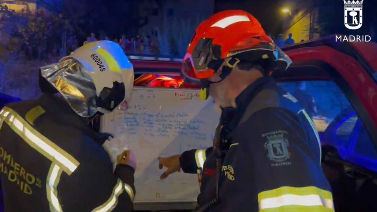 Bomberos de Madrid evaluando el protocolo