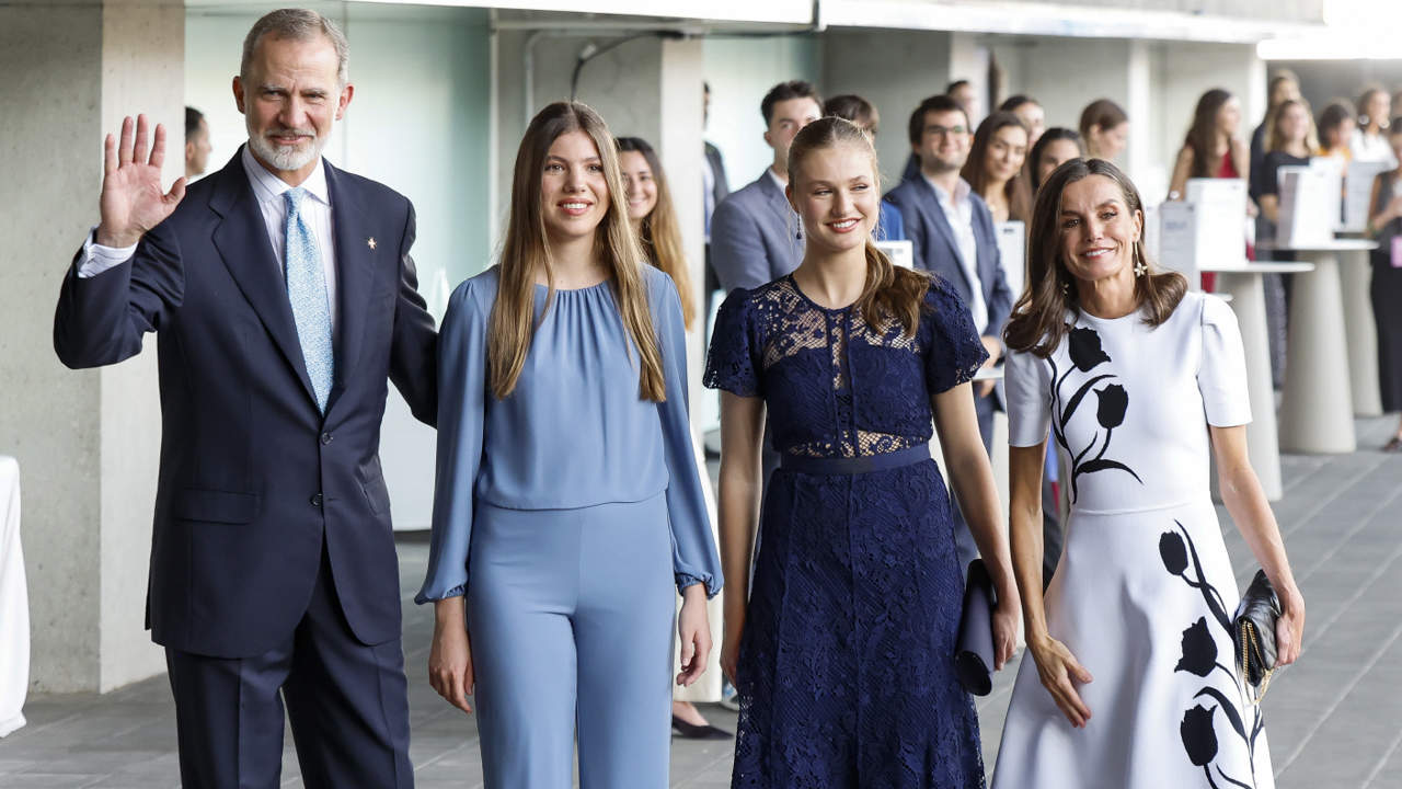 Los reyes Felipe y Letizia y sus hijas Leonor y Sofía se convierten en los protagonistas del momento más musical en Girona