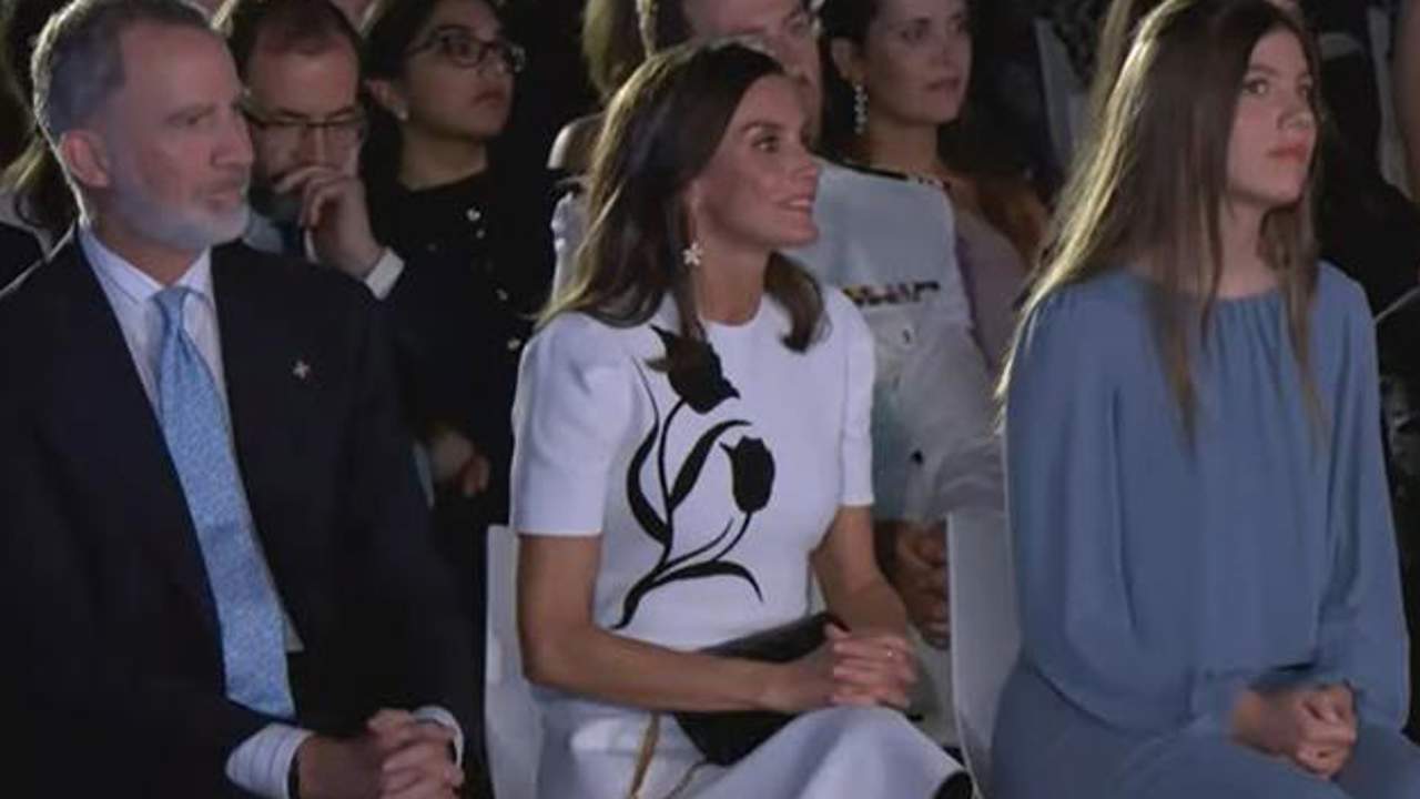 Letizia se olvida de las miradas en su papel de madre y se rinde ante la evolución de su hija Leonor