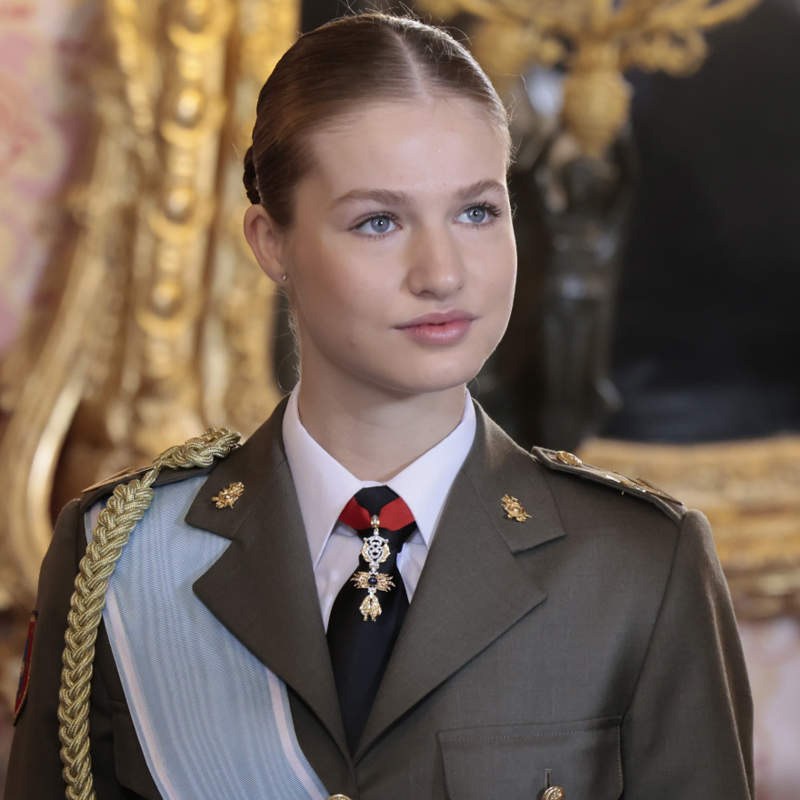 Sale a la luz la foto inédita de la princesa Leonor en un acto privado: en solitario, con uniforme militar y un gesto muy especial