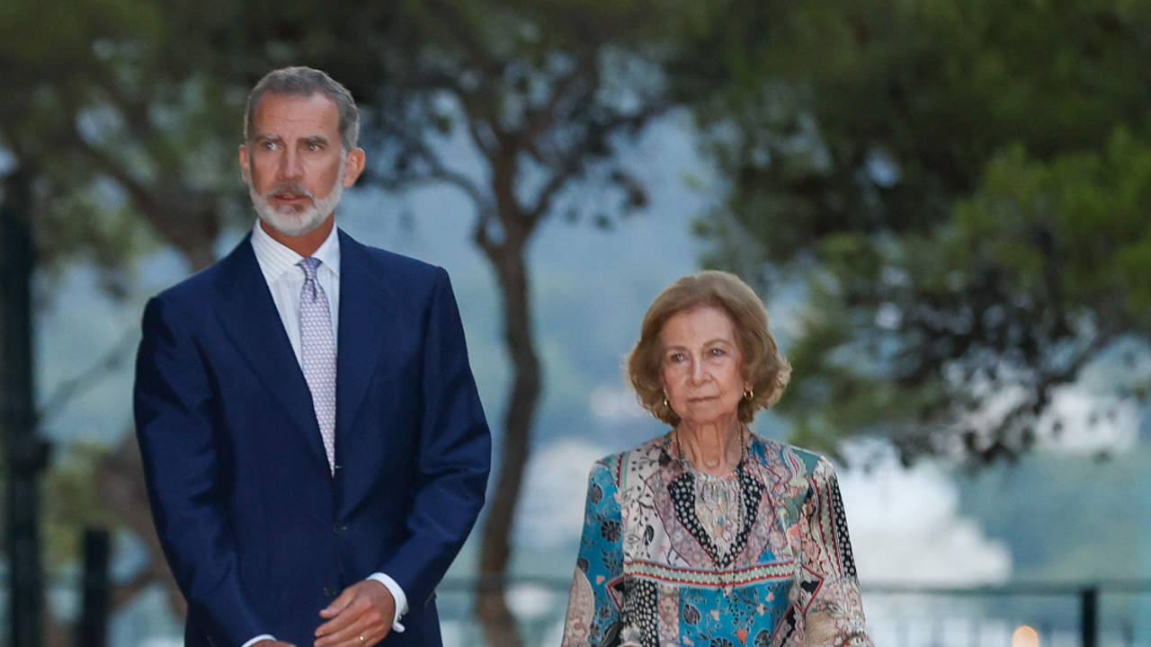 La deferencia de Felipe con su madre, la reina Sofía, que emocionará a la emérita en el verano más inusual de la familia