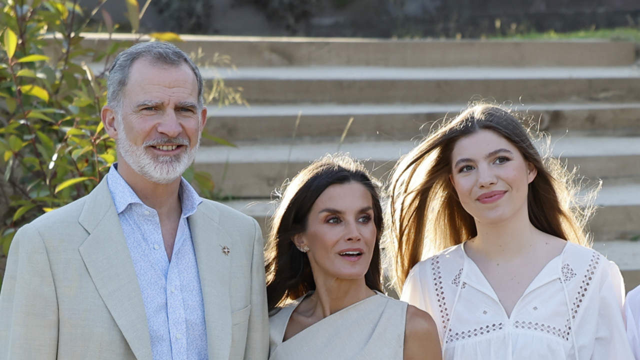 Los reyes Felipe y Leizia y sus hijas en Girona