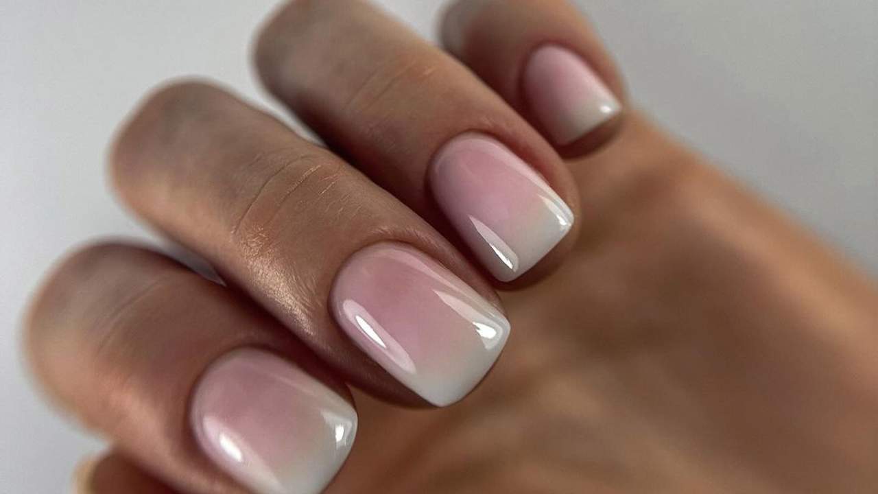 10 ideas de manicura francesa degradada, el diseño de uñas francesas elegantes que arrasa en verano 