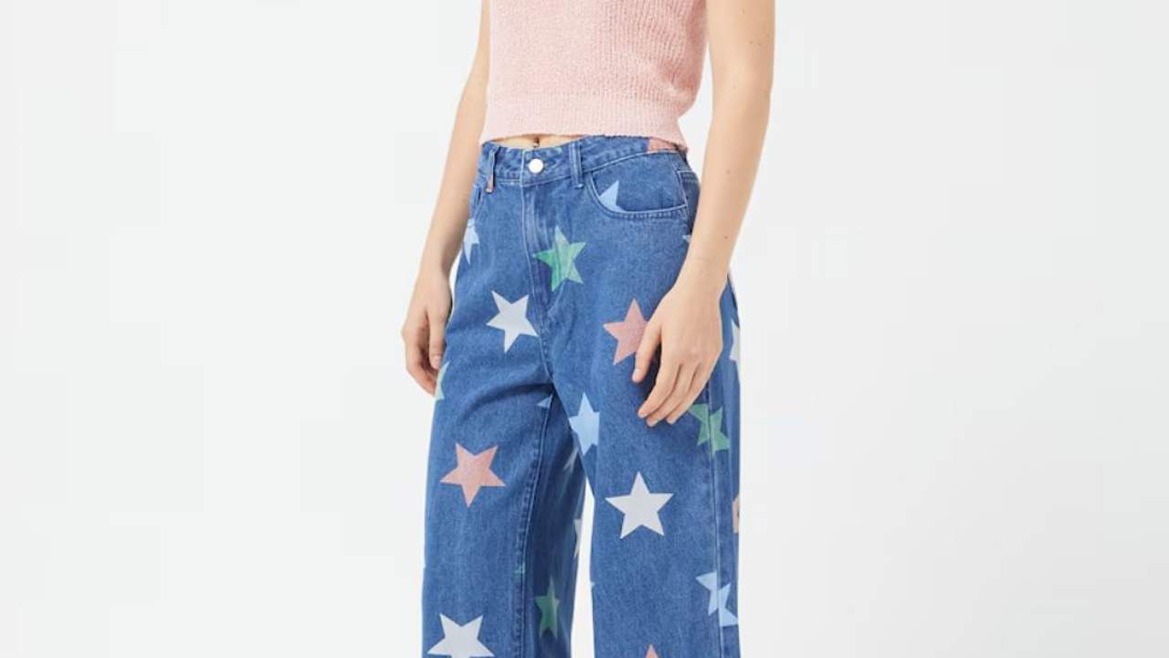 3 pantalones vaqueros con estampado de estrellas: arrebatadores, originales y serán máxima tendencia en otoño e invierno 