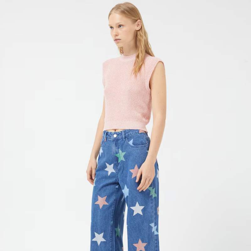 3 pantalones vaqueros con estampado de estrellas: arrebatadores, originales y serán máxima tendencia en otoño e invierno 