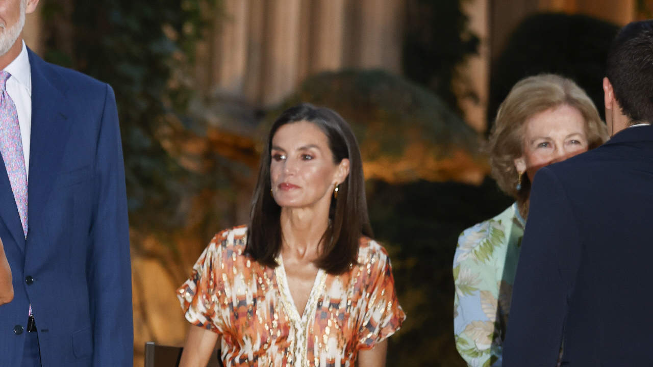 La reina Letizia, incómoda, obligada a tomar una decisión insólita en su gran noche en el Palacio de Marivent