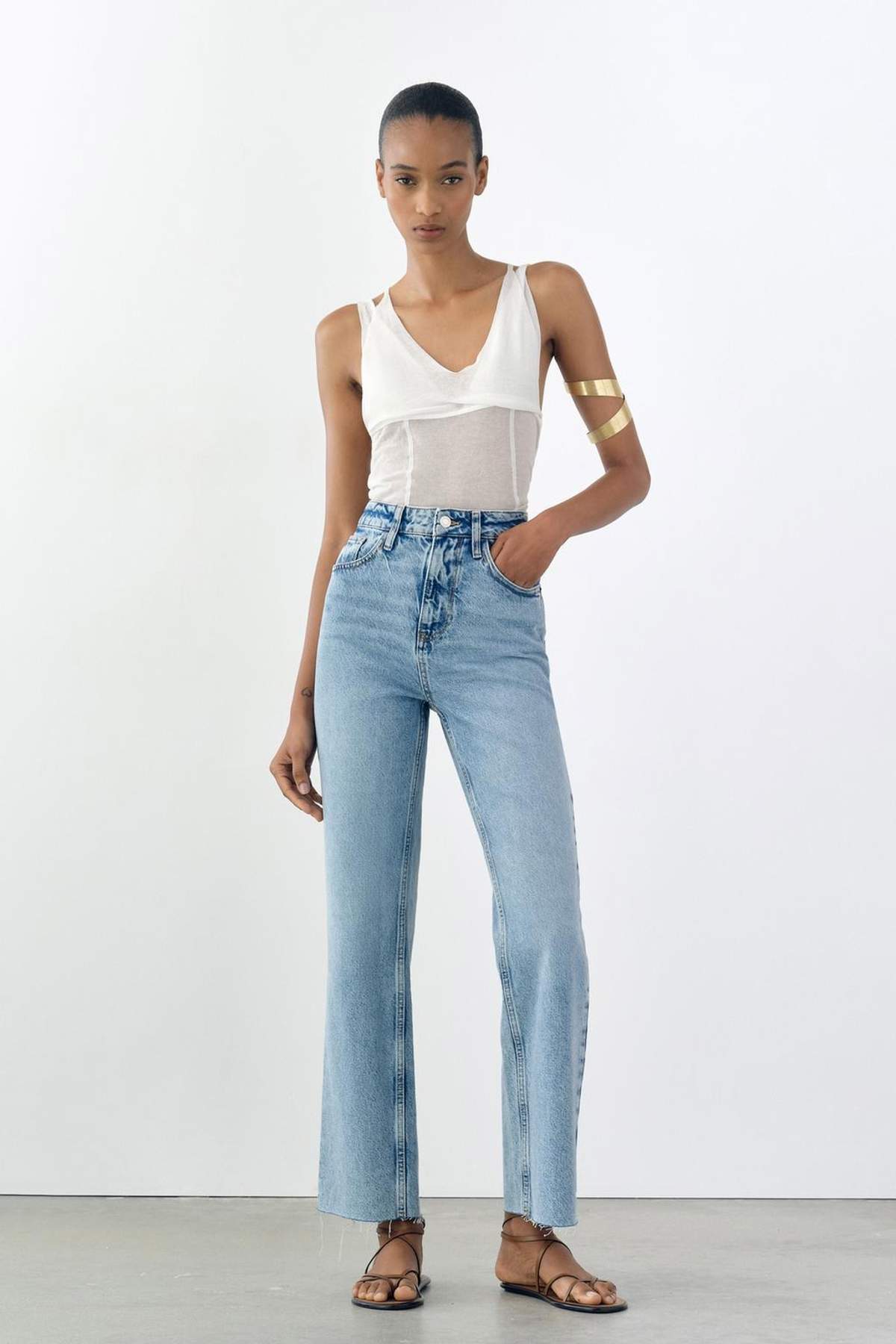 Los pantalones rectos y de talle alto de Zara