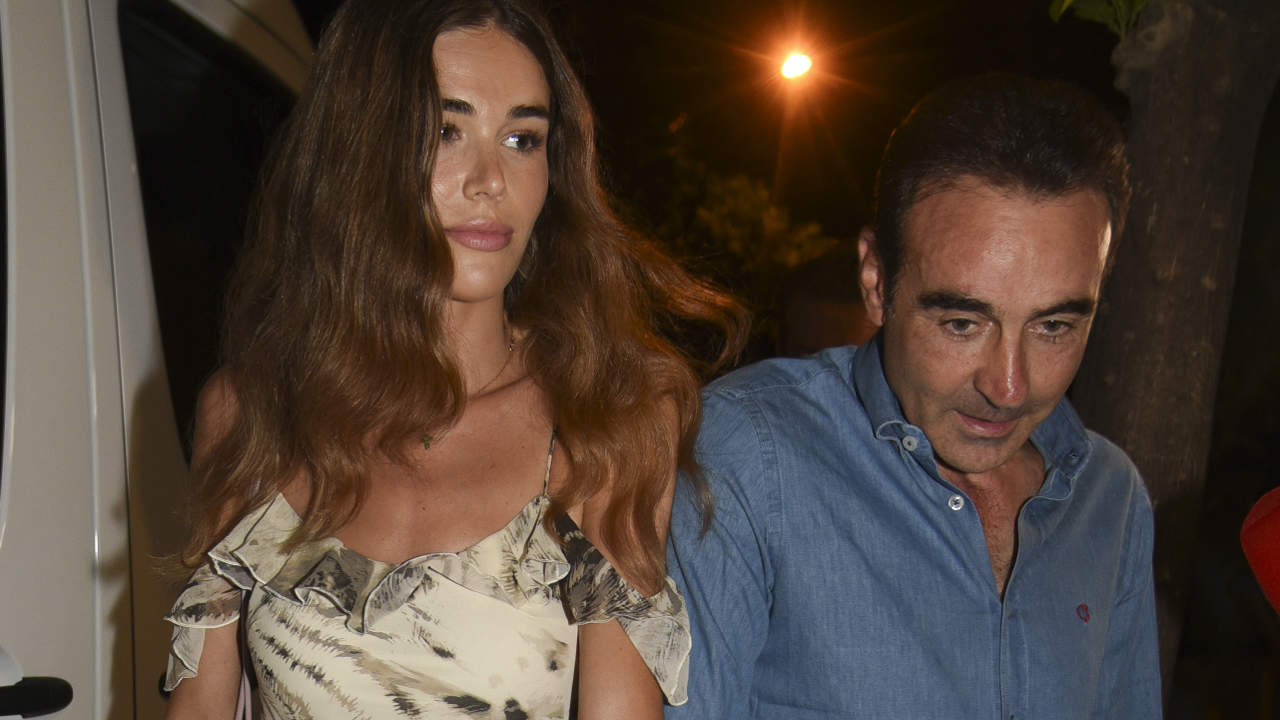 Ana Soria, el talismán de Enrique Ponce en su vuelta a los ruedos tras celebrar su cuatro aniversario de amor