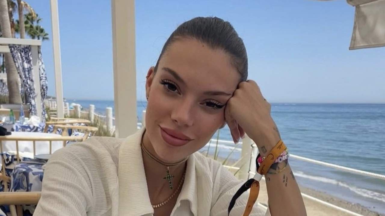 Alejandra Rubio presume de embarazo en las nuevas fotos inéditas de sus vacaciones con Carlo Costanzia