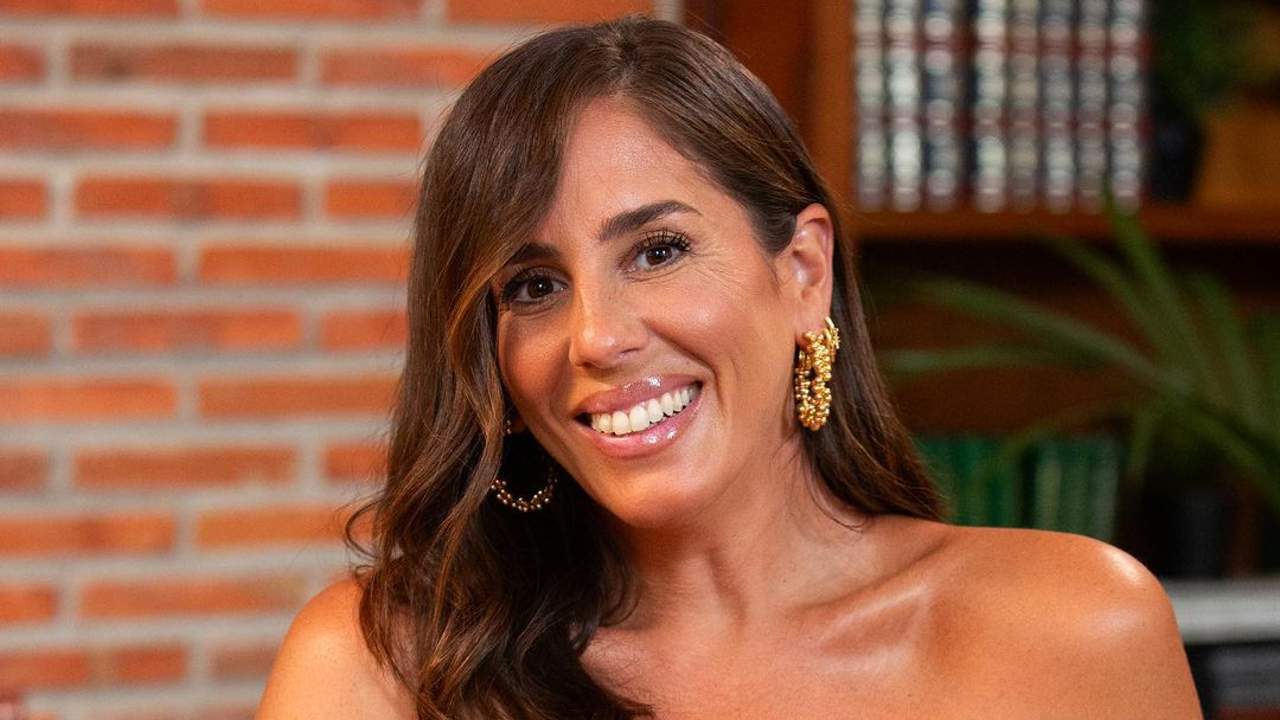 Anabel Pantoja arrasa con el diseño de uñas cortas almendradas que arregla, alarga visualmente y potencia el bronceado