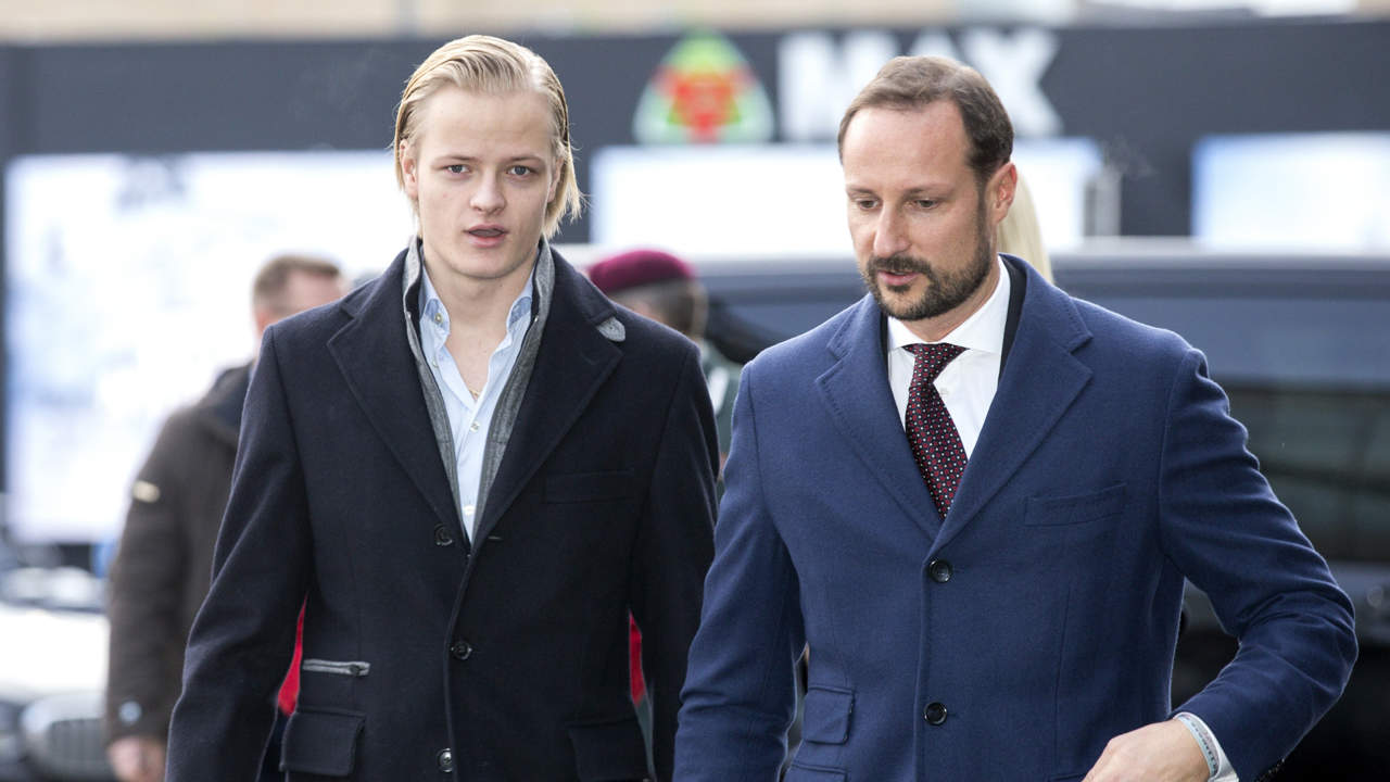 Haakon de Noruega habla por primera vez de la detención del hijo de su mujer Mette-Marit con un duro calificativo