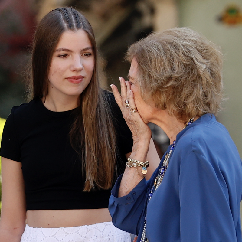 infanta Sofía con reina Sofía