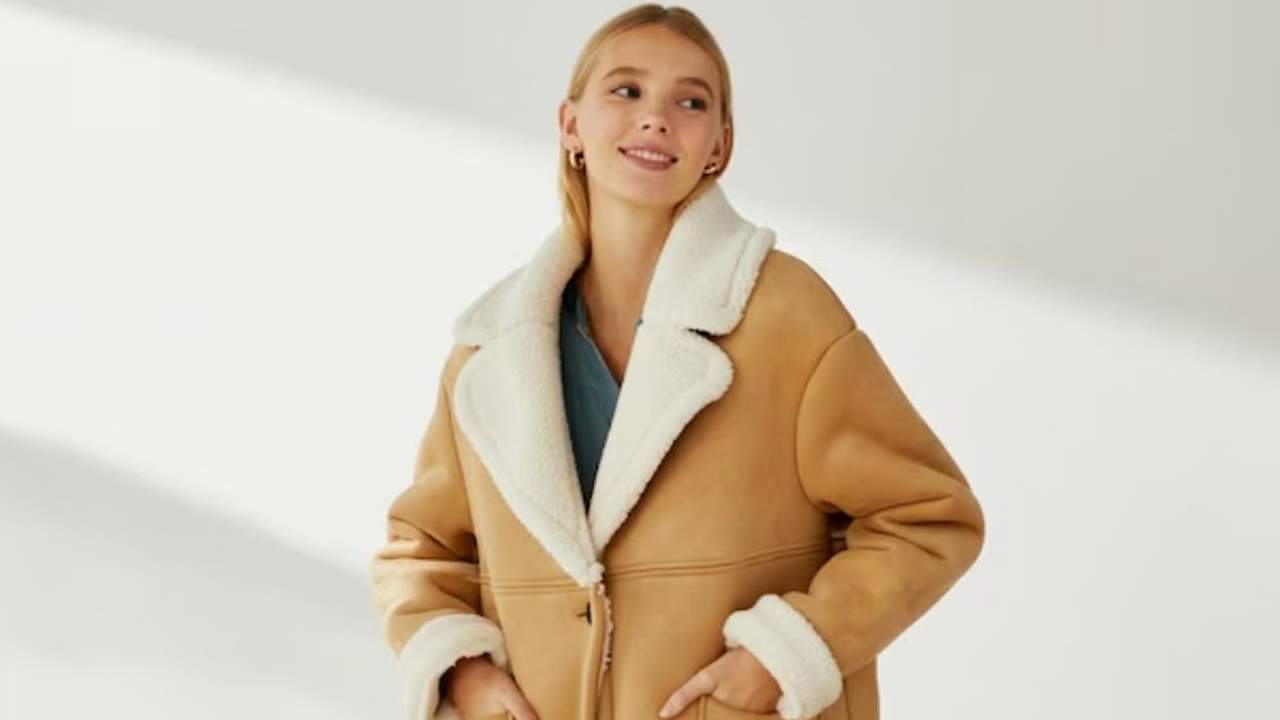 La chaqueta de borreguito que está triunfando en las rebajas de El Corte Inglés: perfecta para otoño y por menos de 50 euros