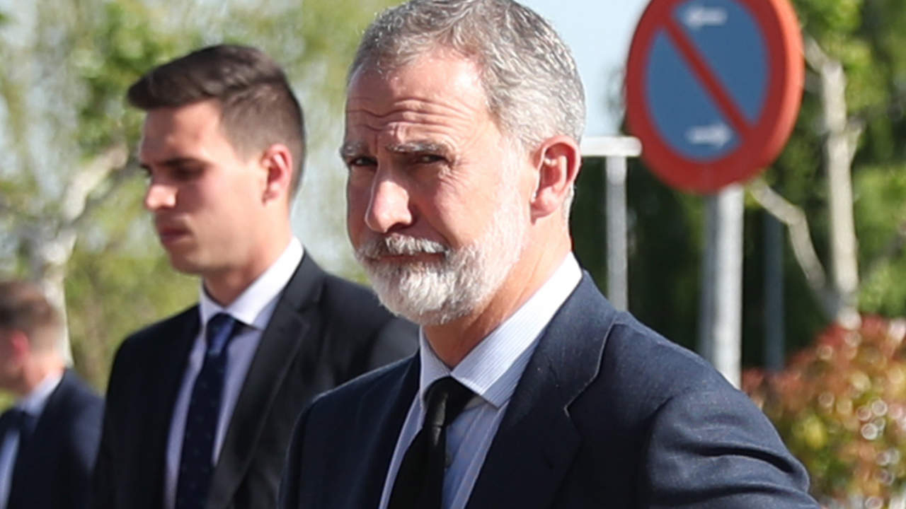 El profundo disgusto del rey Felipe que ha empañado las vacaciones privadas con Letizia y sus hijas Leonor y Sofía