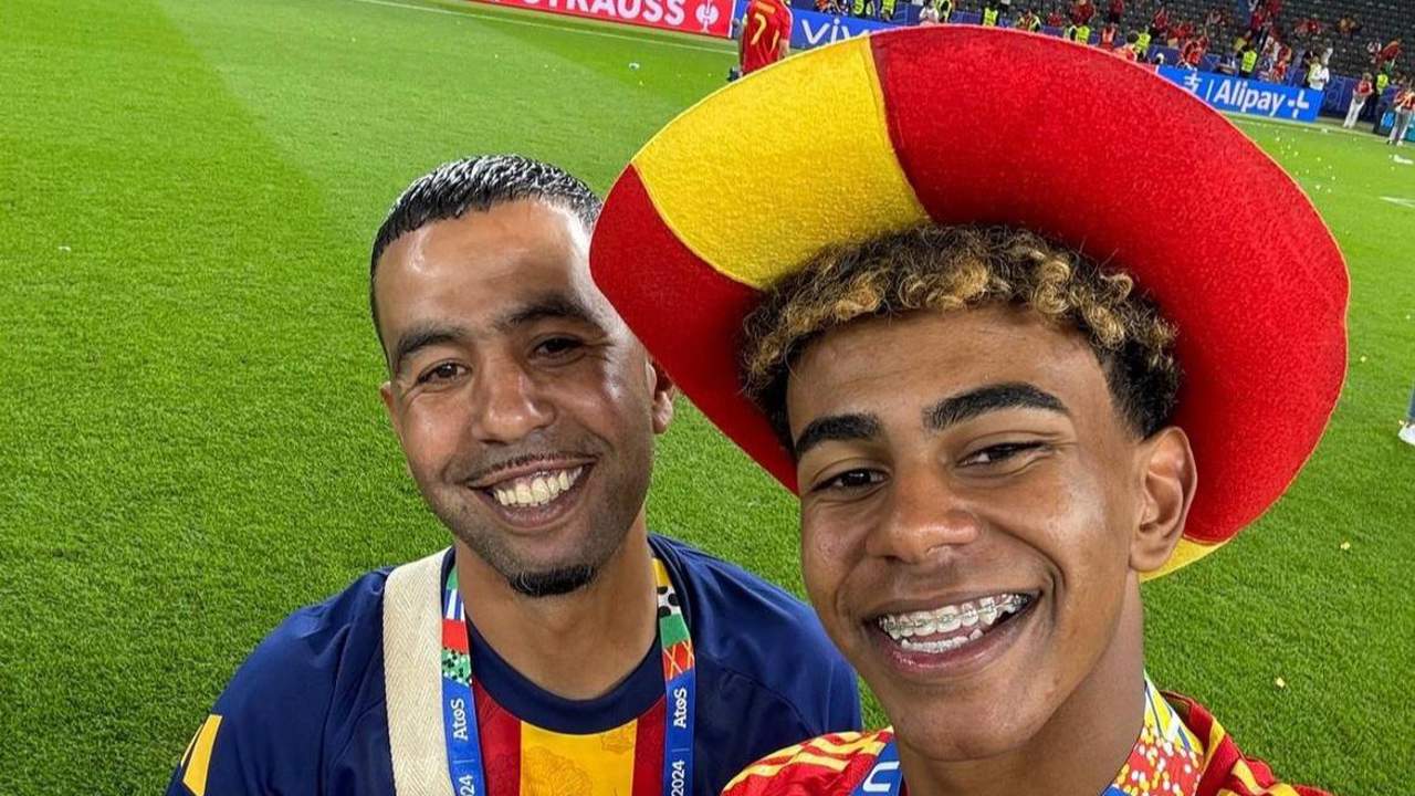 Mounir Nasraoui junto a su hijo Lamine Yamal